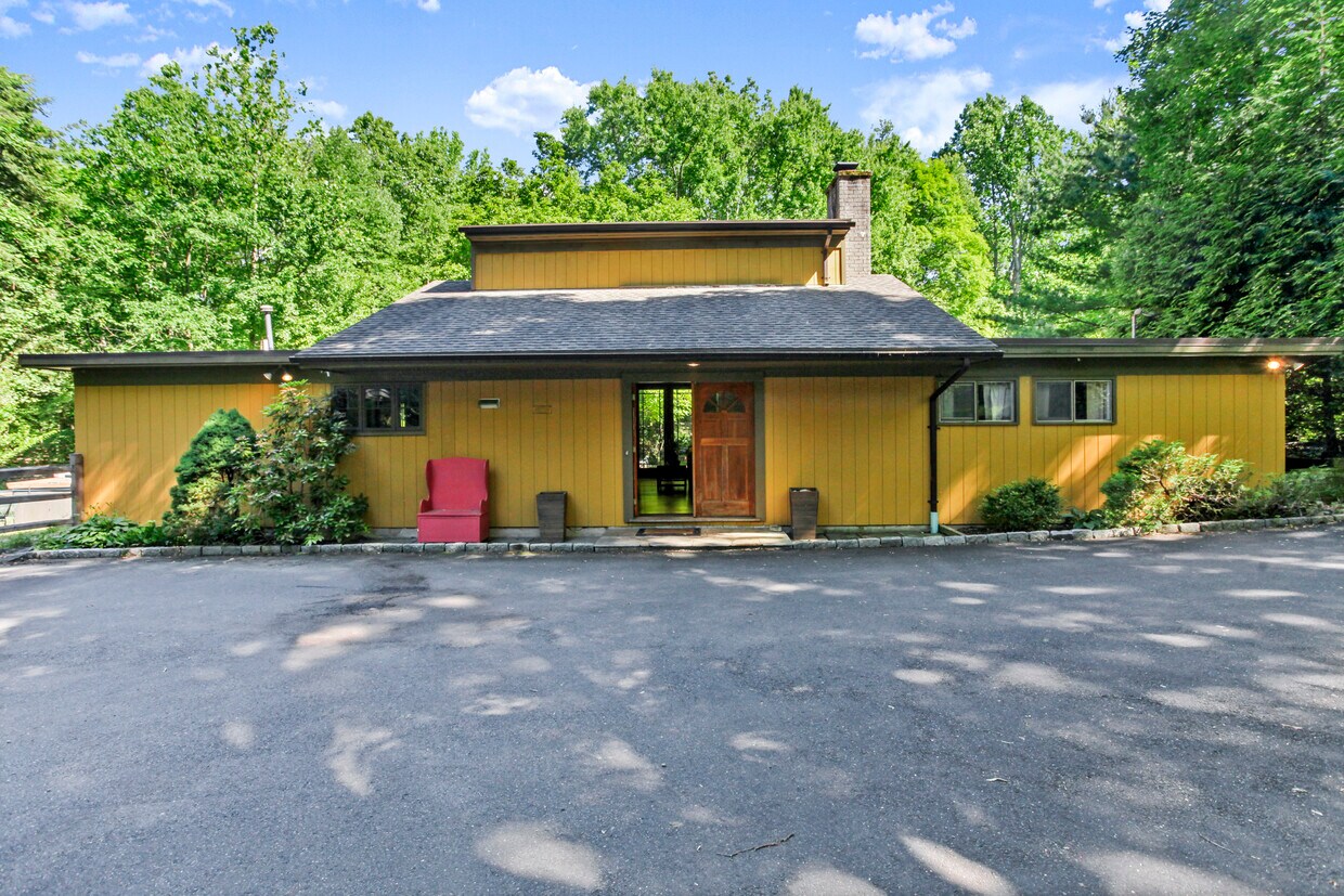 331 Valley Rd, Greenwich, CT 06807 House Rental in Greenwich, CT