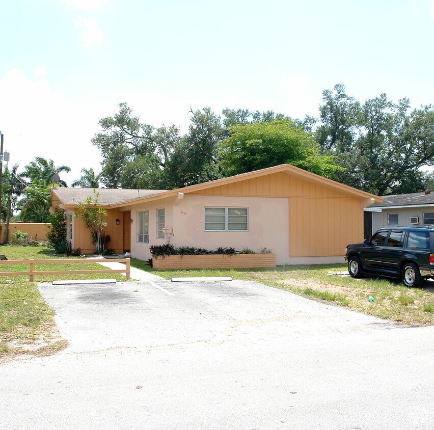 Primary Photo - 4130-4132 SW 24th St
