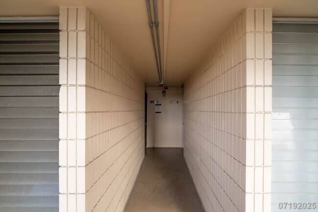 Foto del edificio - $2,600 / 2br - 730ft2 - 2 Bed 1 Bath Condo...