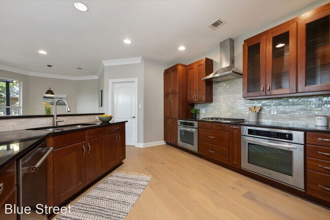 Building Photo - 4 br, 2.5 bath House - 4109 Edwards Mounta...