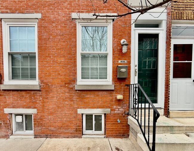Foto del edificio - 2+ BED/1.5 BA Solid HOUSE in great East Passyunk/LOMO location w/ Central AC-HARDWOOD Flooring-WA...