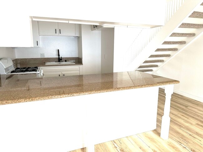 Foto del edificio - 1670 W Broadway