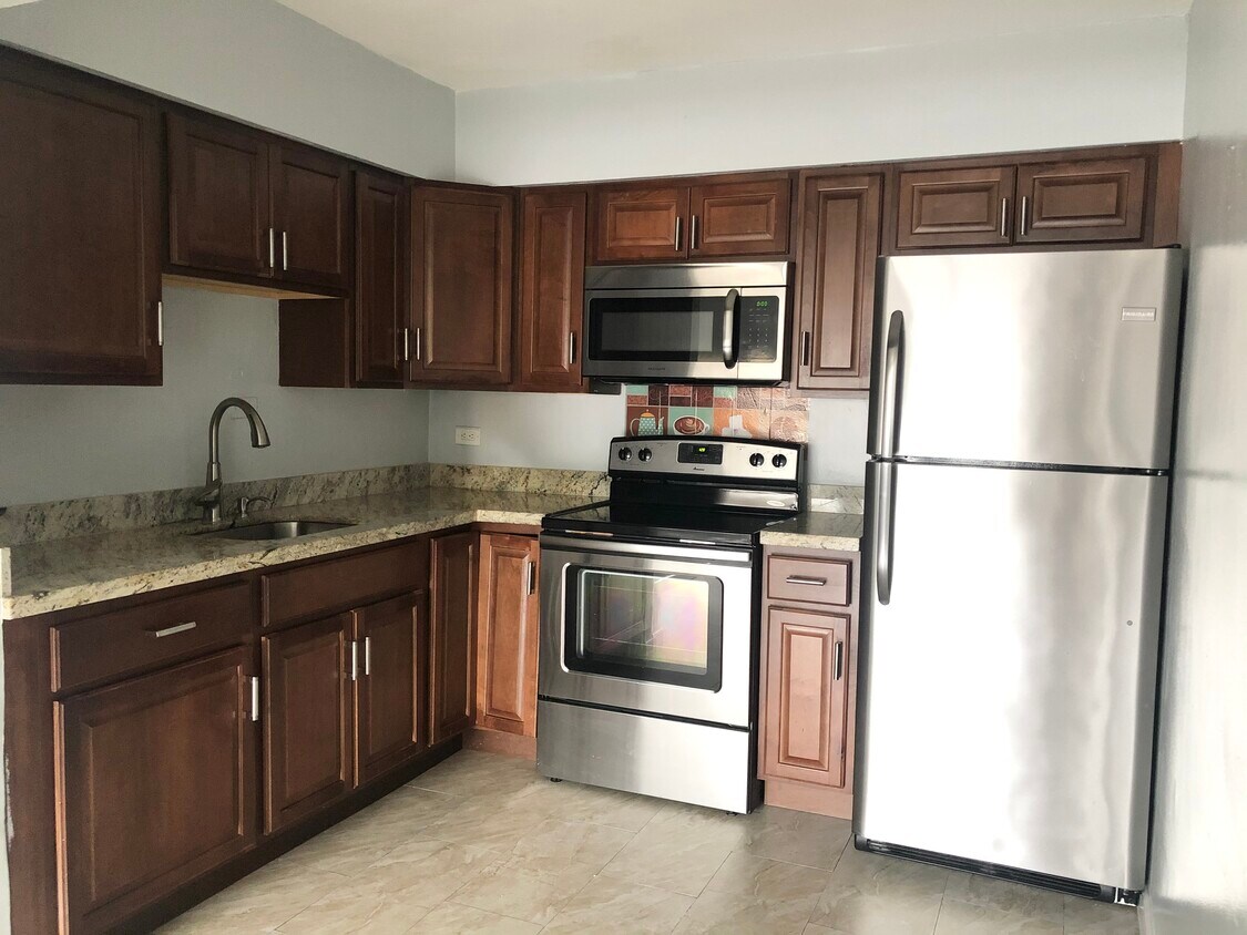 Primary Photo - 210 NE 40th St
