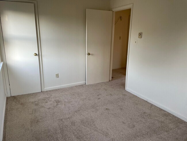 Dormitorio - 2505 Van Buren St