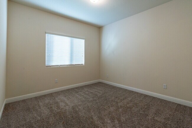 Foto del edificio - Two weeks free rent  "Spacious 4-Bedroom Haven with 2 Full Baths in Merced – Your Dream Home Awai...