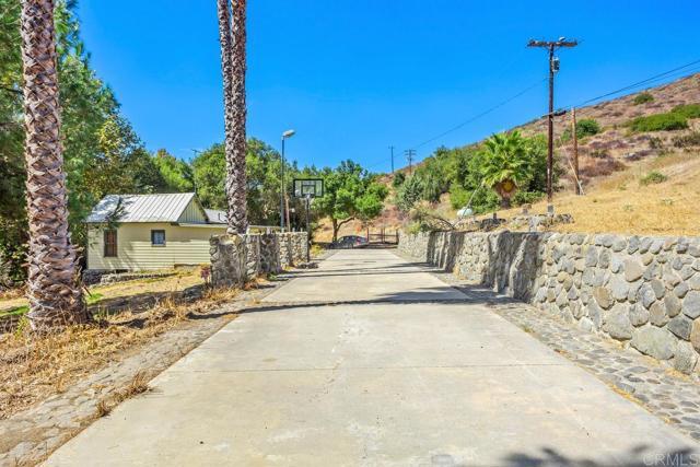 Building Photo - 2219 Willow Glen Rd
