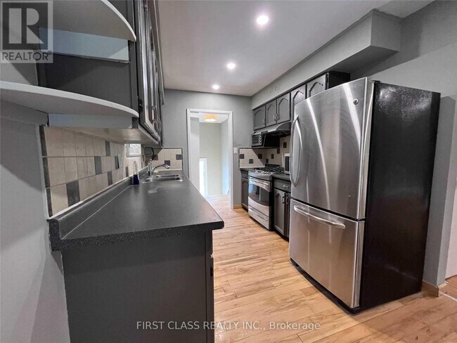 Building Photo - 2571 Palisander Ave