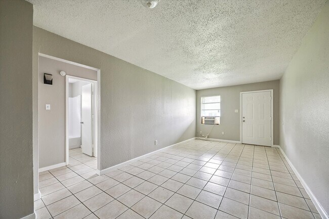 Foto del edificio - 5107 Clover St