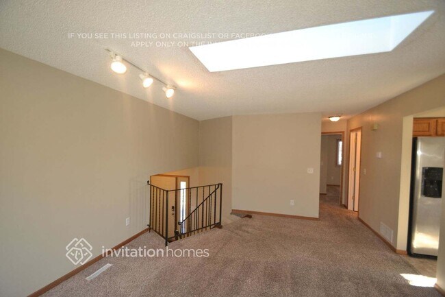 Building Photo - 8239 Hampshire Ct N