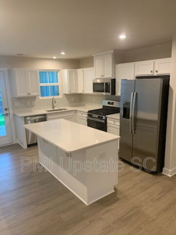 Building Photo - 413 Camarillo Ln