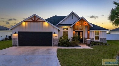 Building Photo - 124 Torrey Pines Dr