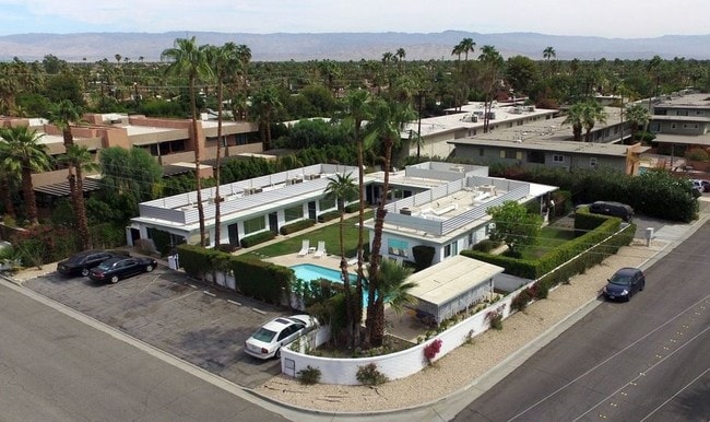 Building Photo - 700 S Riverside Dr