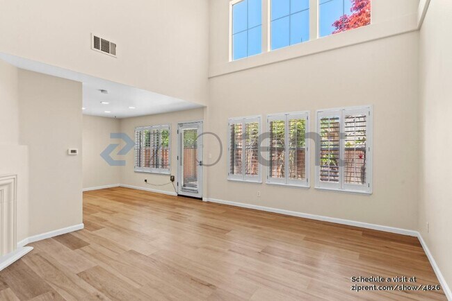 Foto del edificio - 439 Sandhurst Dr