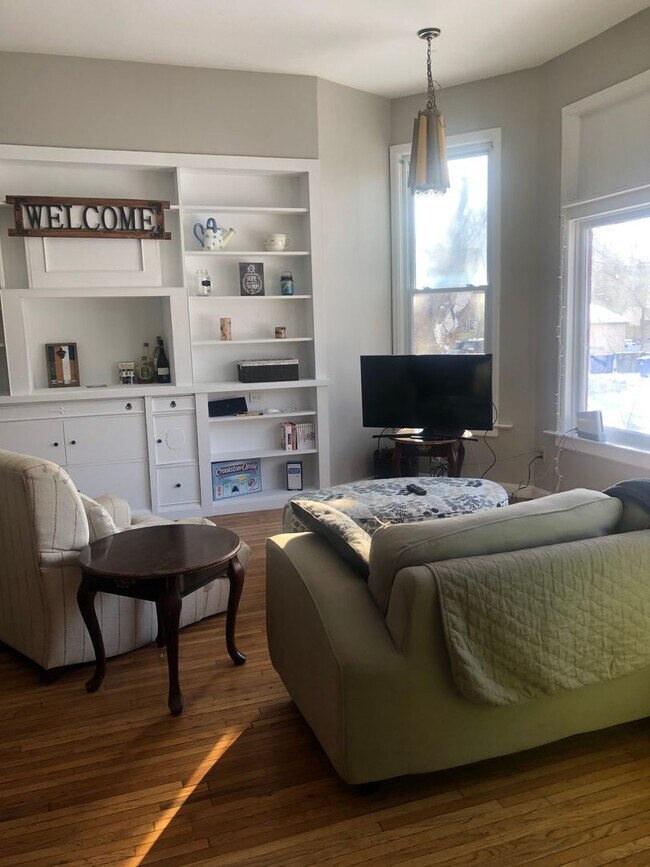 Foto del edificio - 1912 Roblyn Ave