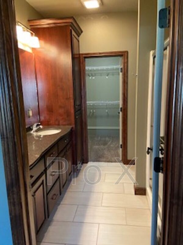 Foto del edificio - 719 W 13th St