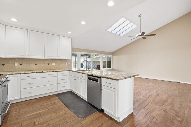 Foto del edificio - Single Family Home in Greenbrook tract Fou...