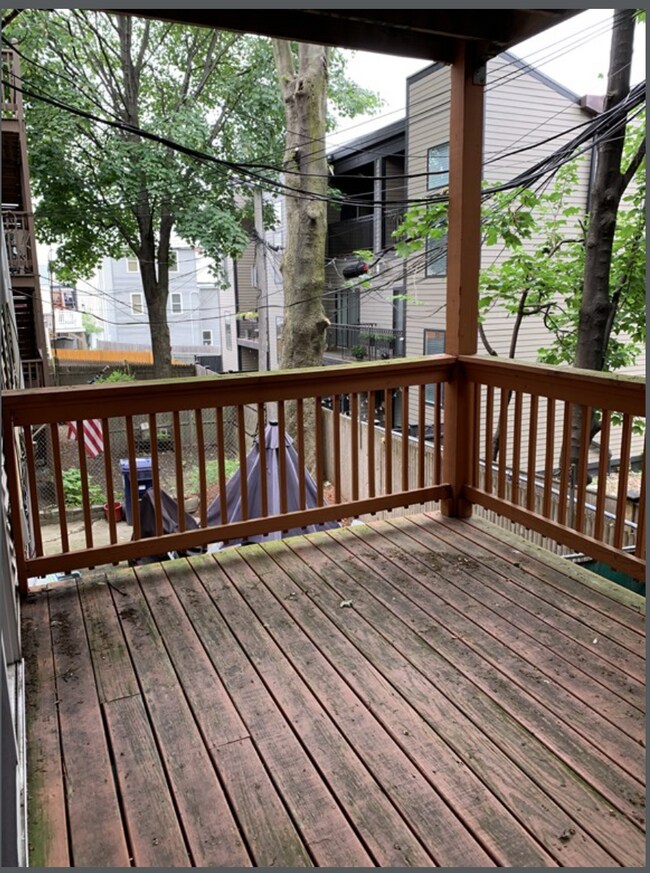 Building Photo - 428 W 2nd St