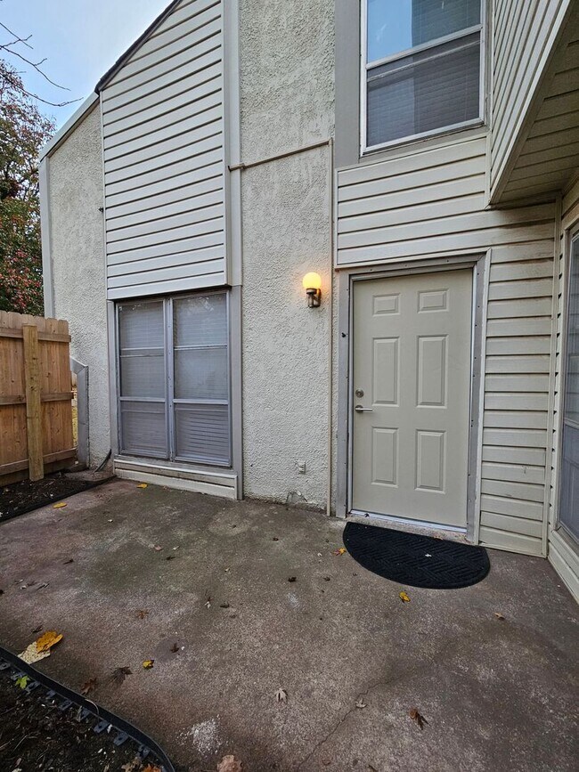 Foto del edificio - (1) Bed/(1.5) Bath Cardinal Creek Condo Avail NOW!