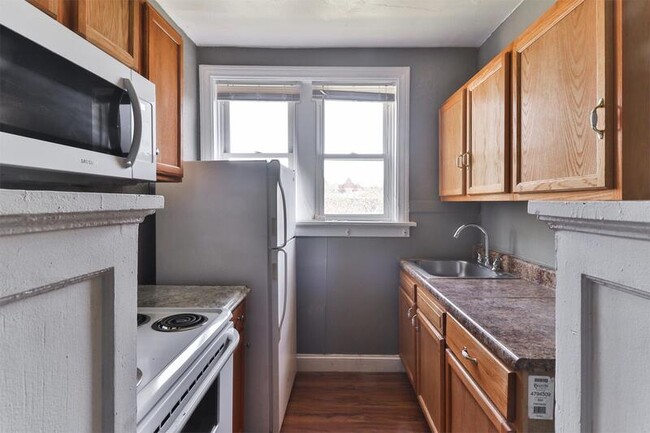 Building Photo - 3860 Bamberger Ave
