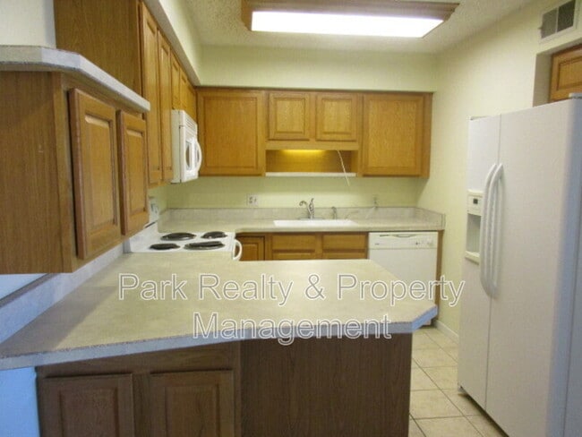 Building Photo - 13950 E Oxford Pl