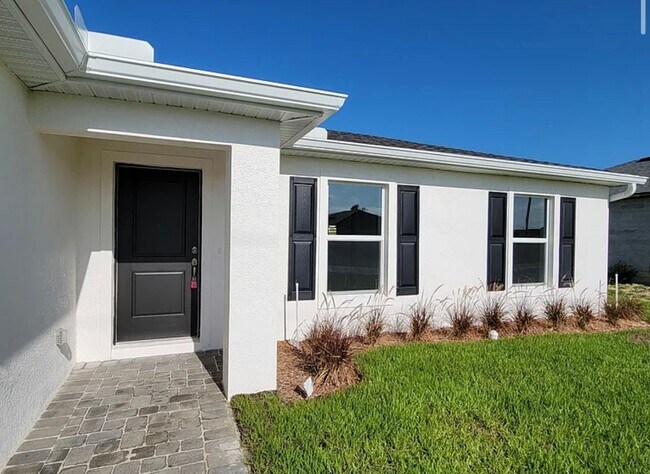 Foto del edificio - Modern & Spacious 4 Bed, 2 Bath Home COMIN...