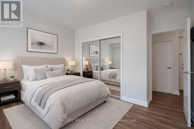 Building Photo - 161 St George St