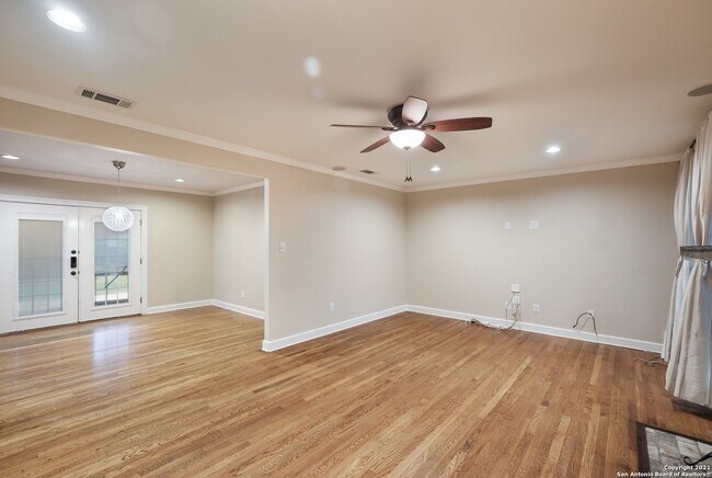 Foto del edificio - 167 E Edgewood Pl