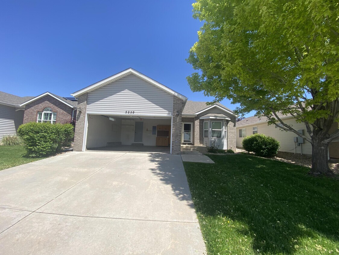 Primary Photo - 5259 W 9th St Dr