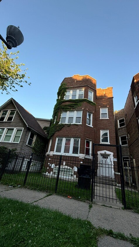 Primary Photo - 8046 S Maryland Ave