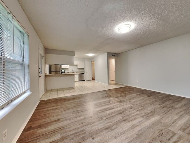 Foto del edificio - 3411 Largo Ln