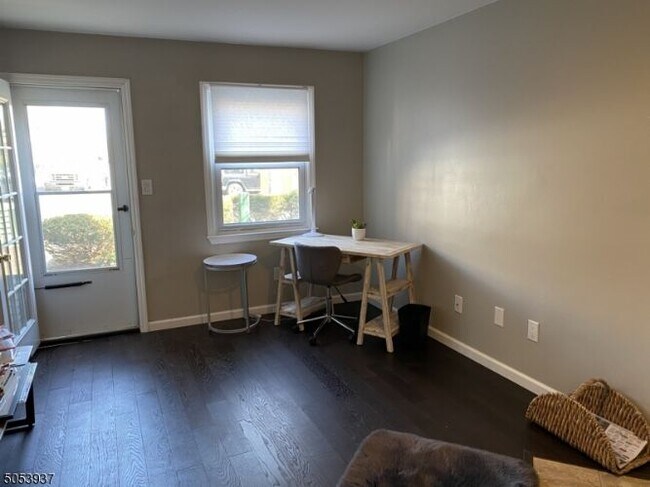 Foto del edificio - 23 Burnham Ct