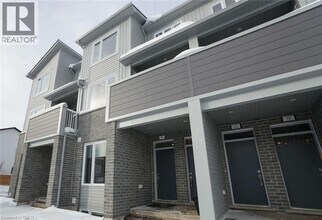 Building Photo - 925 Deveron Crescent