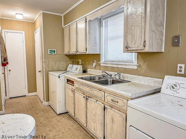 Building Photo - 2644 Courtney Dr