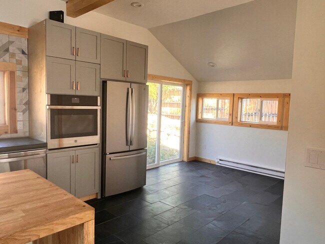 Foto del edificio - 333 Cedar Ave