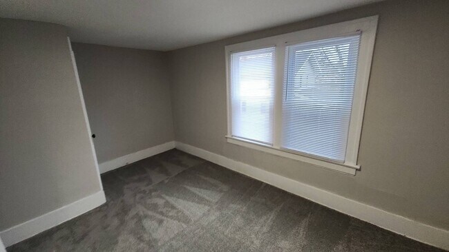 Building Photo - 804 Clay Dr