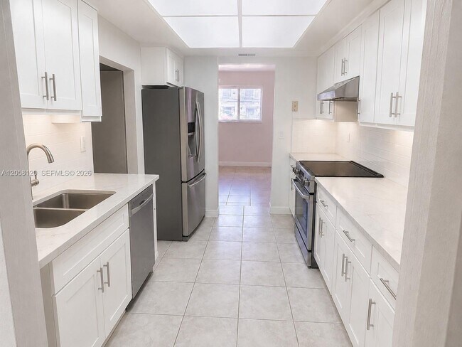 Foto del edificio - 932 W 80th Pl