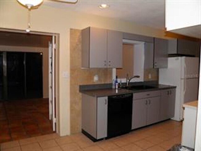 Building Photo - Single Family Home