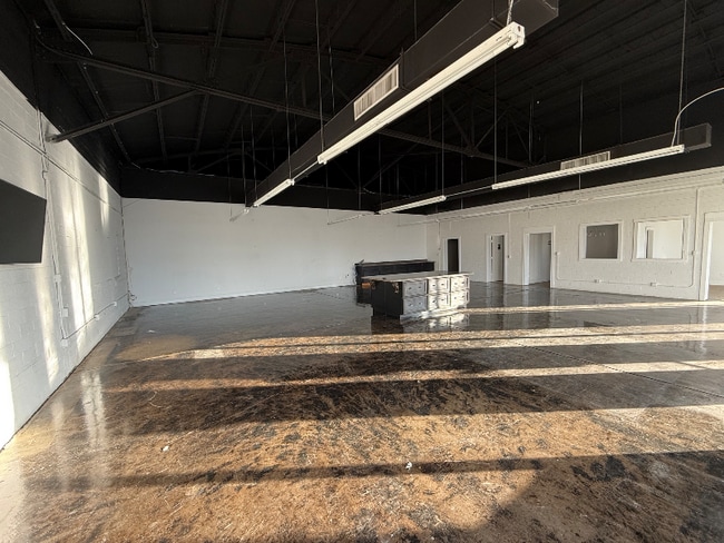 Building Photo - 801 Winchester Rd