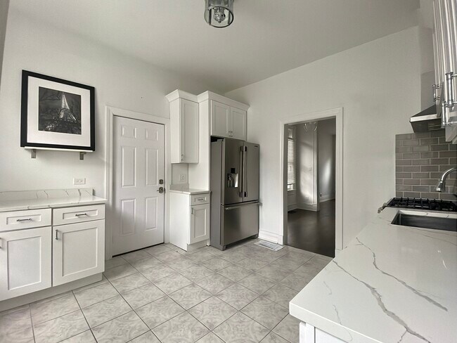 Foto del edificio - 1629 N Claremont Ave