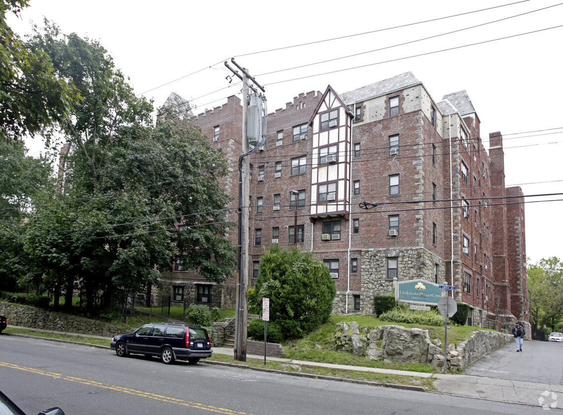 Building Photo - Oakwood Gardens