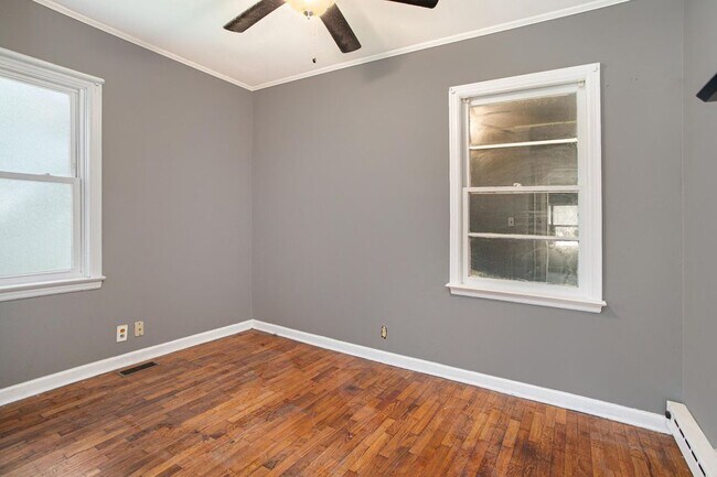 Building Photo - 2 Chamberlain St