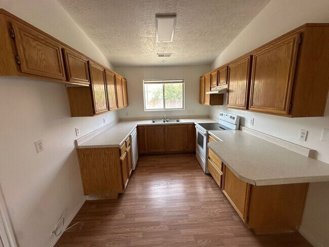 Building Photo - Duplex Property near the Mall