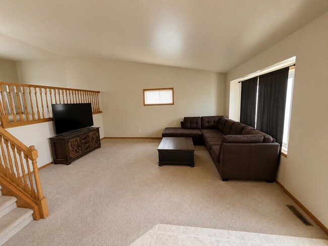 Foto del edificio - 4BR/2ba Tri-Level Home in Private West Side Neighborhood Near Sherman School