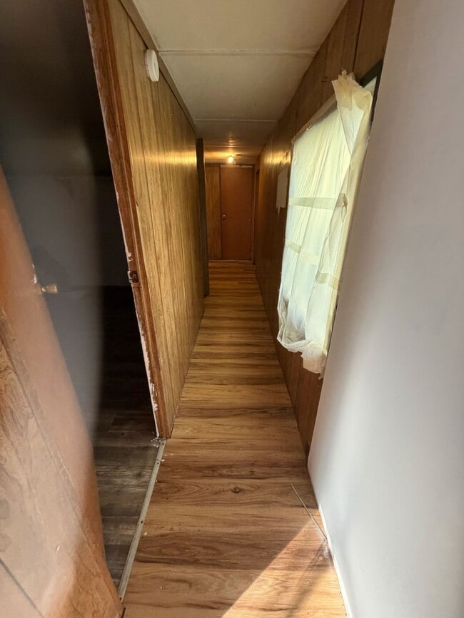 Building Photo - 150 Barry Slaven Dr