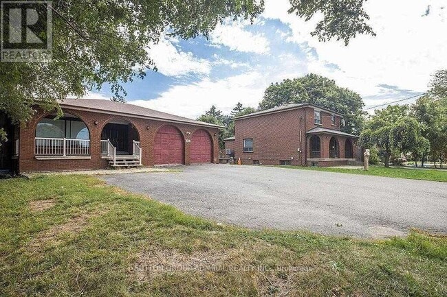 Building Photo - 7887 Dufferin St
