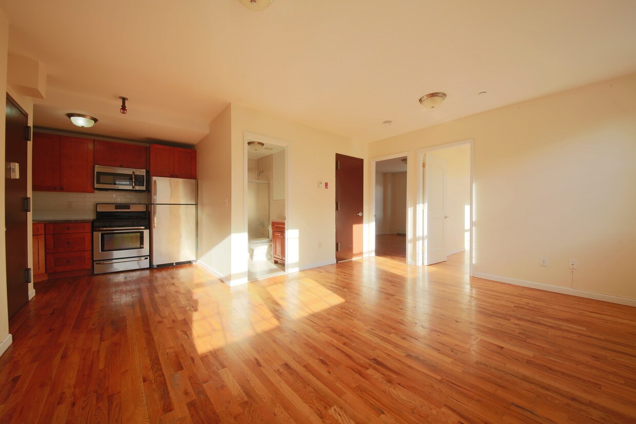 Primary Photo - 473 Willis Ave