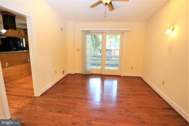 Foto del edificio - 9705 Fernwood Rd