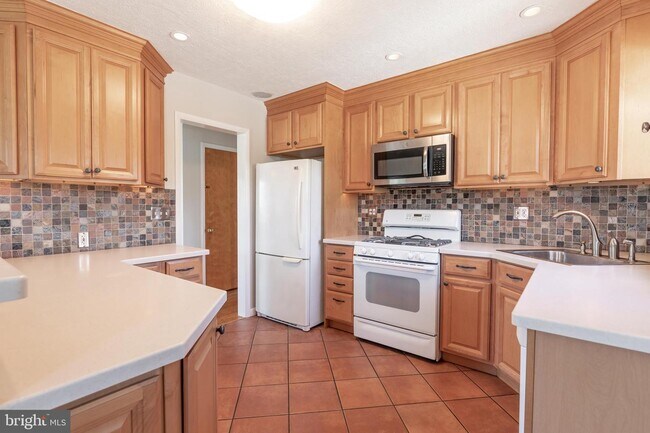 Building Photo - 6 Goeke Dr