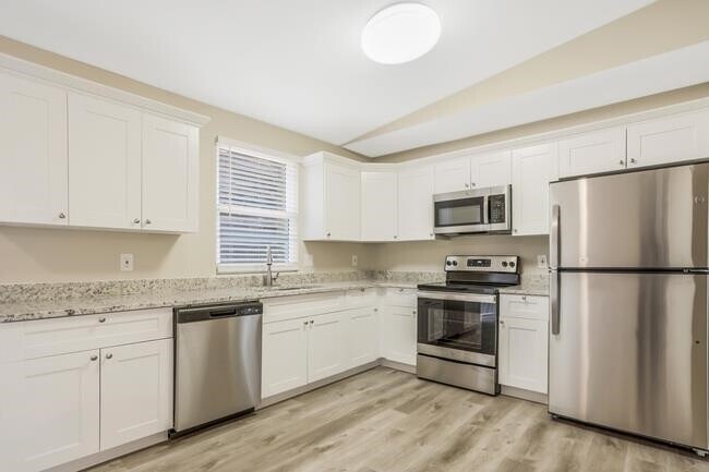 Building Photo - 705 Mountain Village Dr