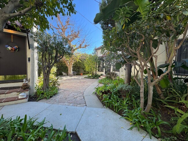 Foto del edificio - Discover Your Private Cottage Oasis! a must-see!